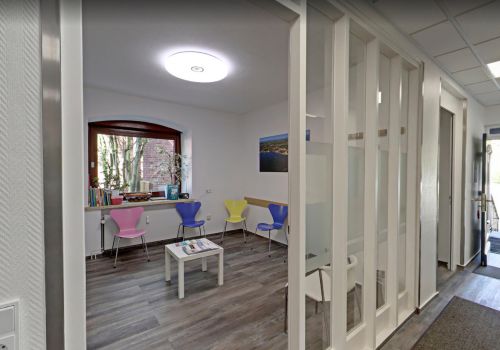 Wartezimmer der hausärztlichen Gemeinschaftspraxis Kramkowski + Miklik in Kiel Friedrichsort