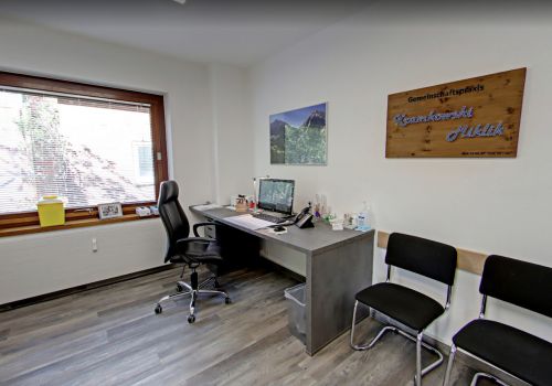 Behandlungszimmer der hausärztlichen Gemeinschaftspraxis Kramkowski + Miklik in Kiel Friedrichsort