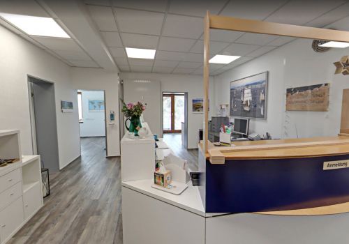 Empfangsbereich der hausärztlichen Gemeinschaftspraxis Kramkowski + Miklik in Kiel Friedrichsort